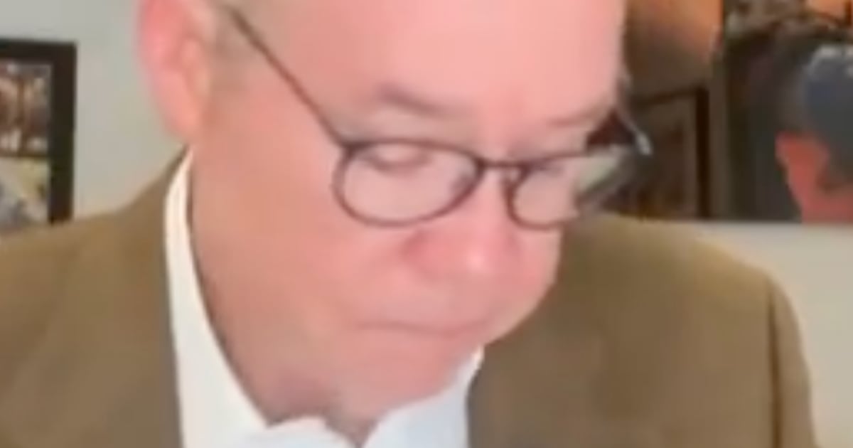 Un météorologiste retient ses larmes en parlant de l'ouragan Milton en direct à la télévision