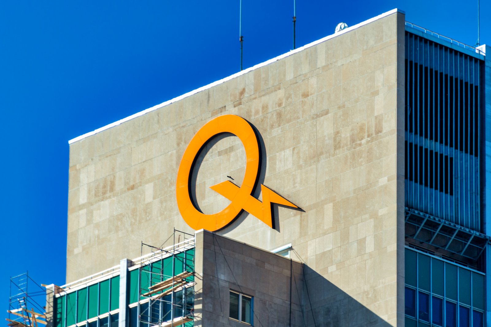 Hydro-Québec réplique à un Québécois qui traite ses employés d'épais.