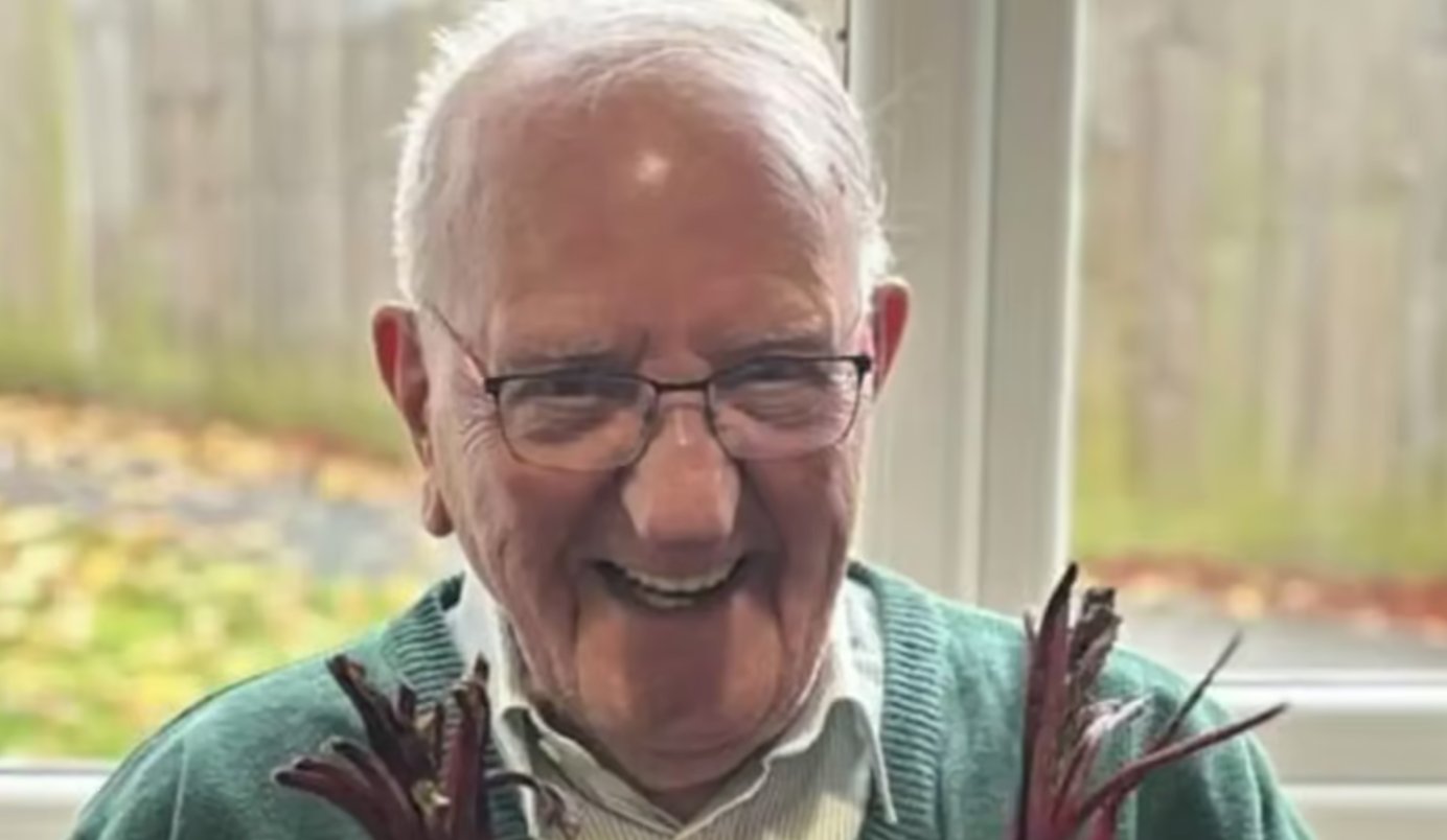 Un homme de 100 ans explique que le secret de sa longévité est de manger cet aliment.