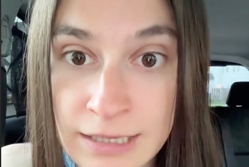 Une femme qui a reçu une maison de ses parents se plaint qu'elle doit payer l'entretien.