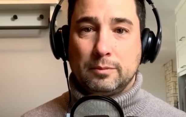 Jean-François Baril demande d’arrêter de «fesser sur le clou» concernant Guillaume Lemay-Thivierge et sa controverse