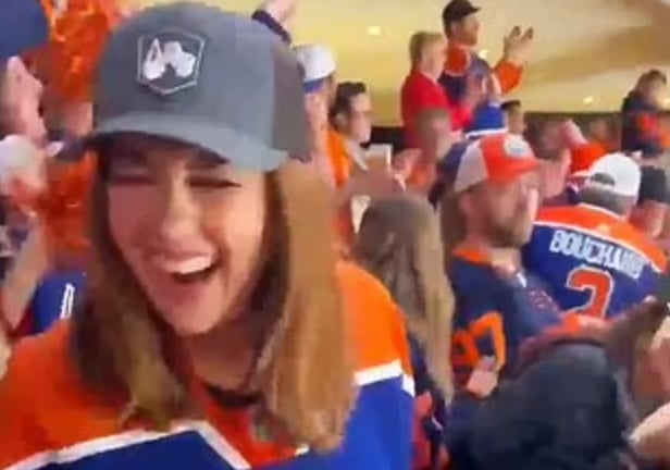 La fan des Oilers qui a flashé son haut fait encore parler d'elle et beaucoup de gens pensent la même chose.