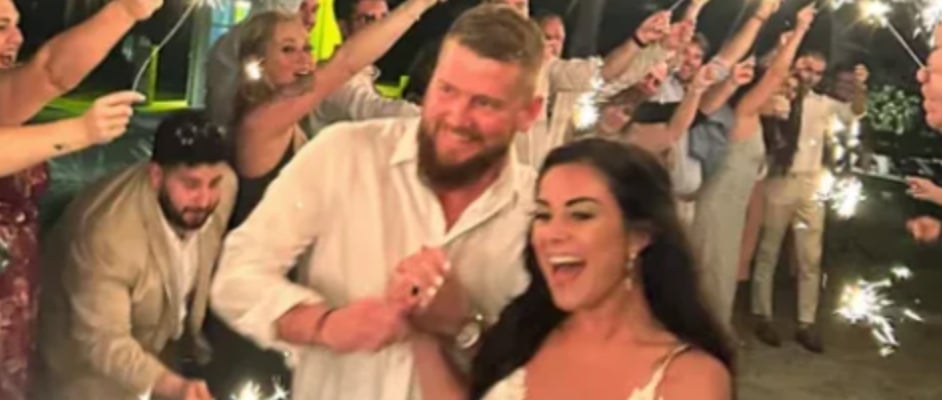 Un homme révèle les derniers mots de son épouse qui est décédée le soir de leur mariage.