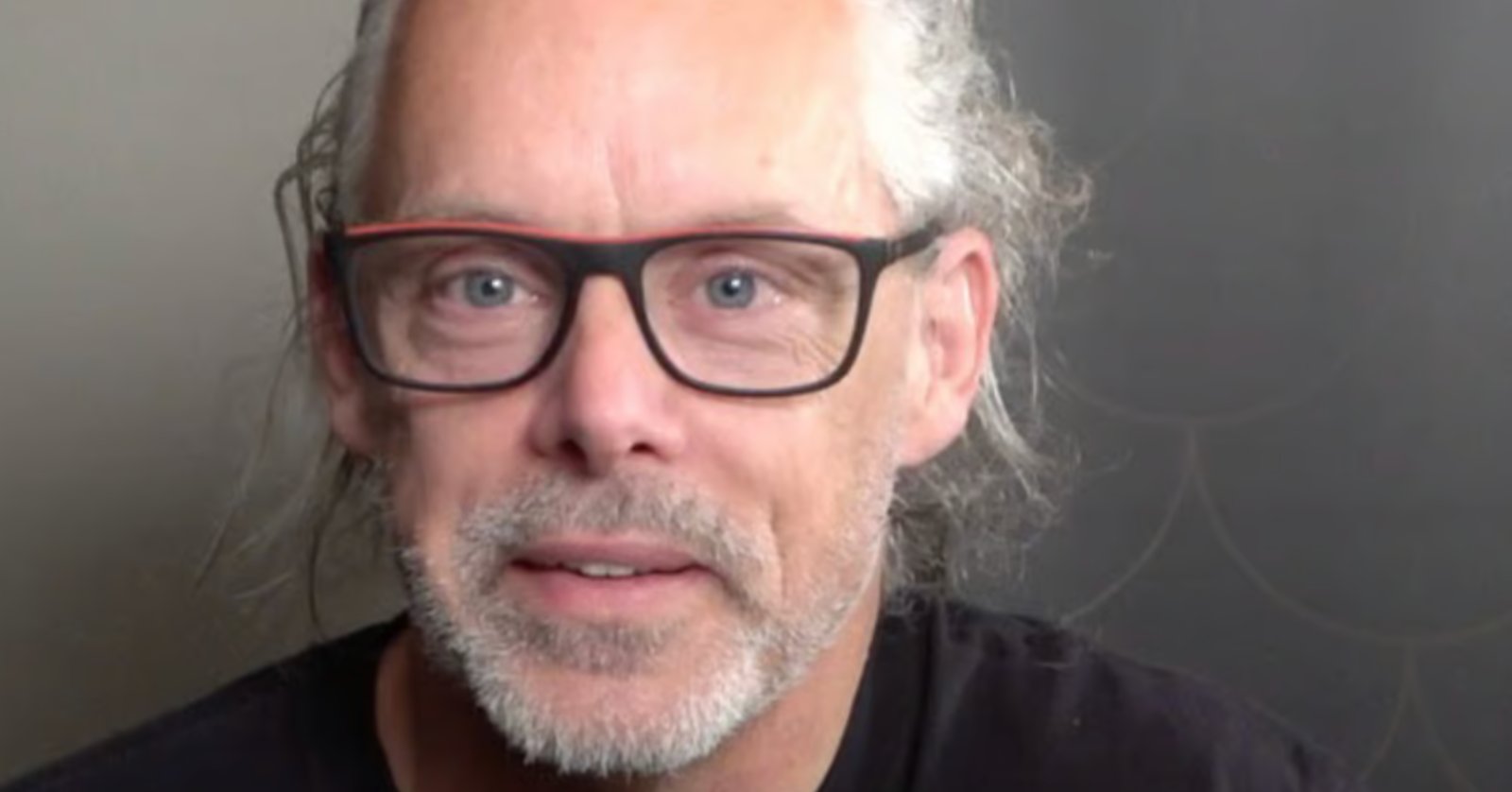 François Lambert prend les grands moyens pour tenter de mettre fin à sa chicane avec la prof.