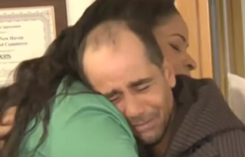 Un sans-abri remet un chèque de 10 000$ qu'il a trouvé, puis sa vie change à jamais.