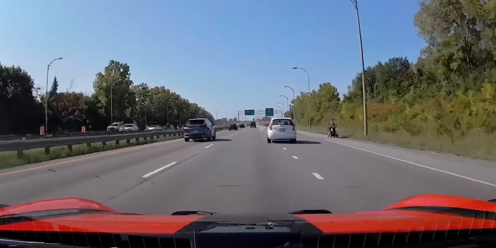 Un Québécois filmé en quadripoteur sur l'autoroute 640.
