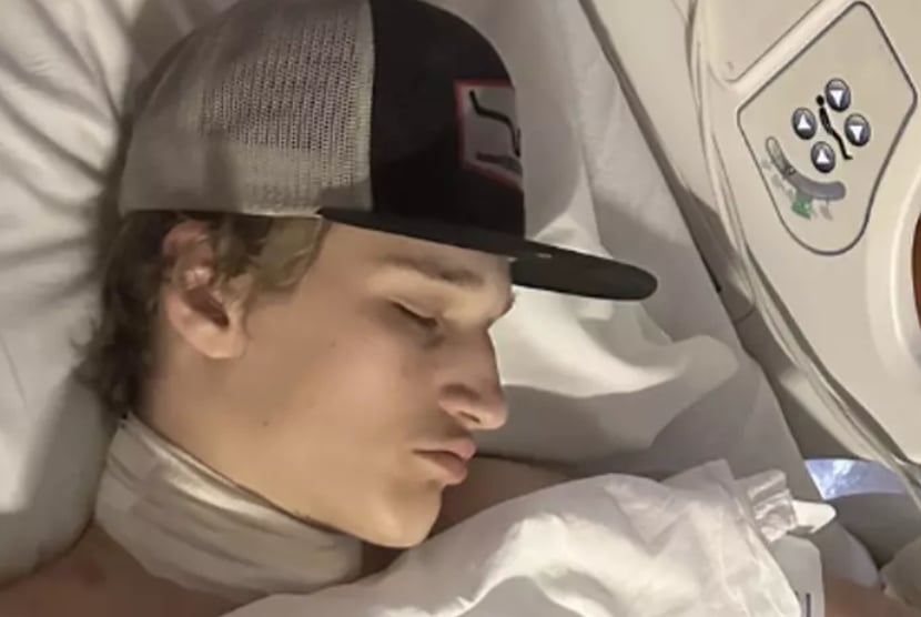 Un jeune homme se retrouve aux soins intensifs suite à un accident avec son téléphone dans le lit
