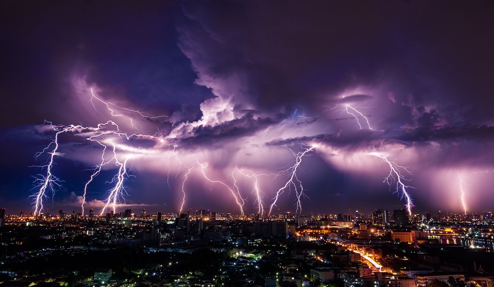 Plusieurs grandes villes du Québec aux prises avec des orages aujourd'hui 