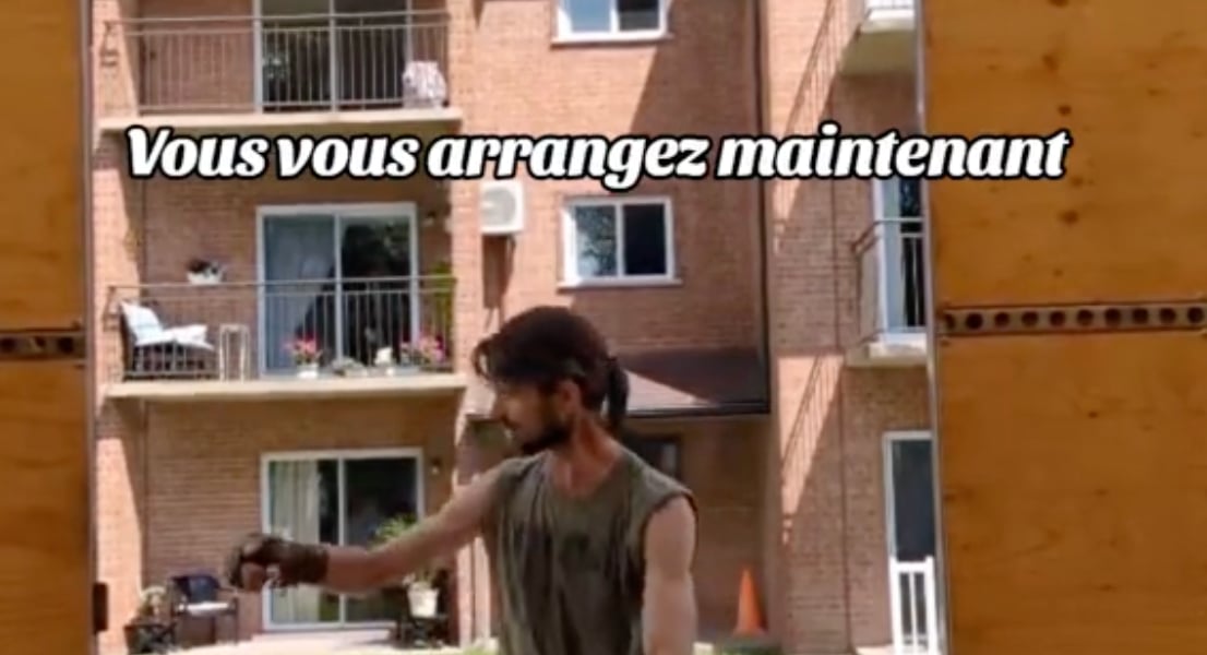 Une femme s'en prend à des déménageurs et ils ne se gênent pas pour la remettre à sa place