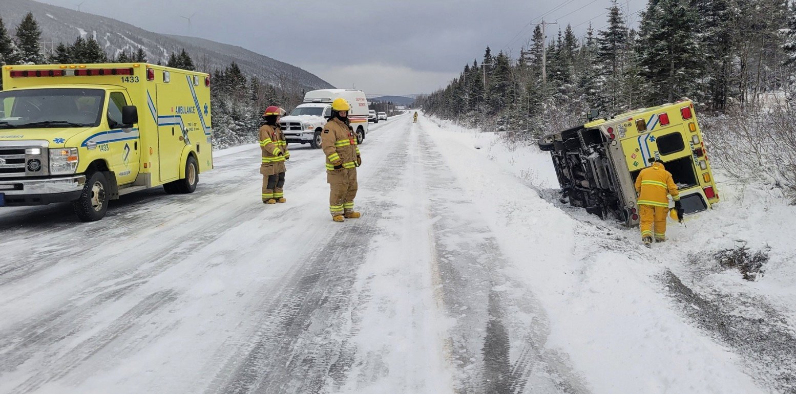 La neige et la glace surprennent des ambulanciers du Québec qui se retrouvent en mauvaise posture 