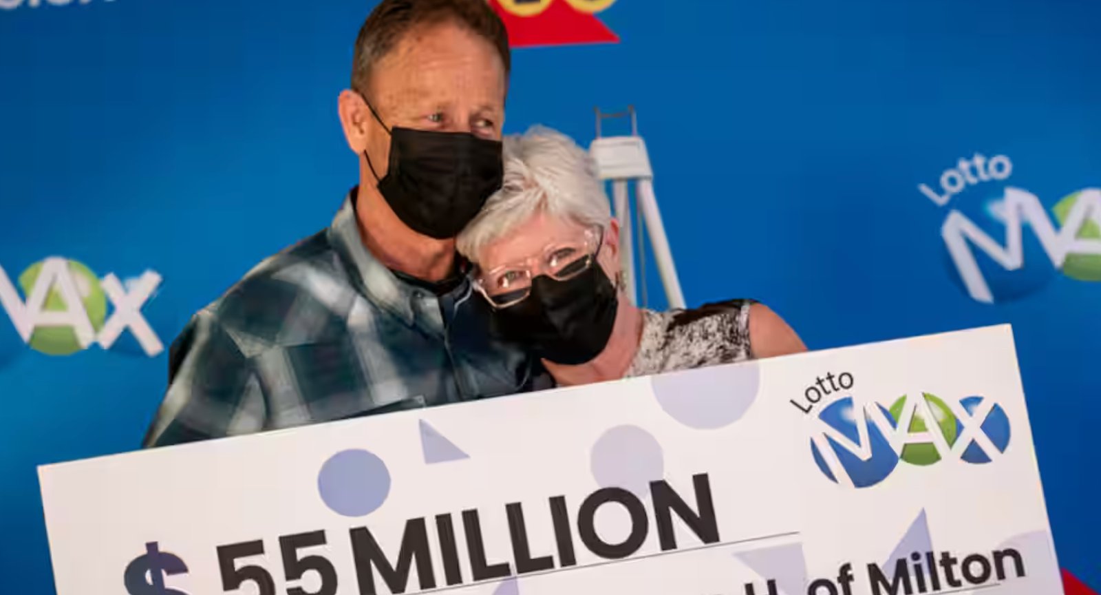 Un couple prend sa retraite après avoir remporté le gros lot de 55 millions $ au Lotto Max.