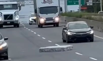 Un matelas sème la zizanie sur une autoroute de Montréal 