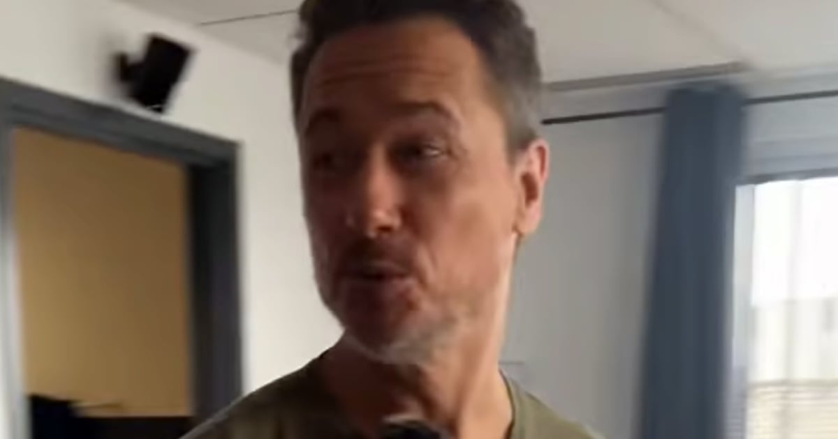 Stéphane Rousseau nous fait visiter sa loge à Chanteurs Masqués et c'est plus luxueux qu'on pensait!