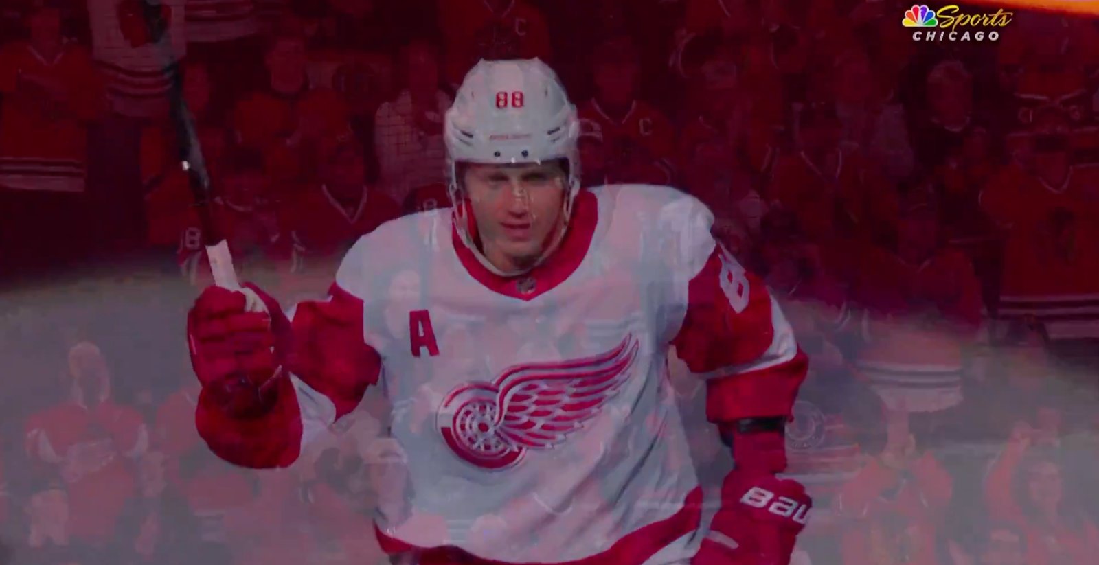 À VOIR : Patrick Kane reçoit une ovation monstre à son retour à Chicago