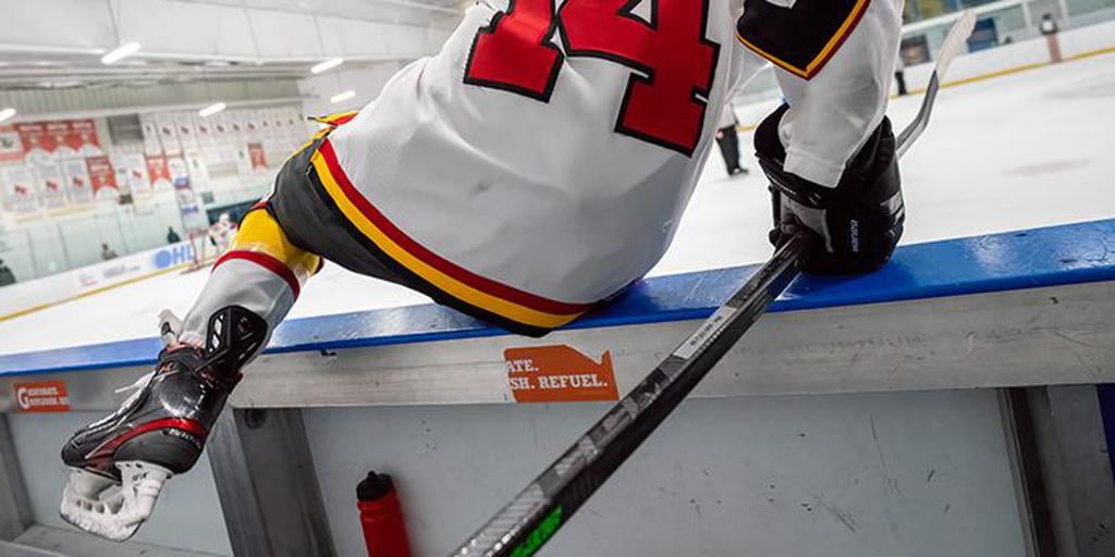 Un entraîneur de hockey mineur est poursuivi pour 2 millions de dollars