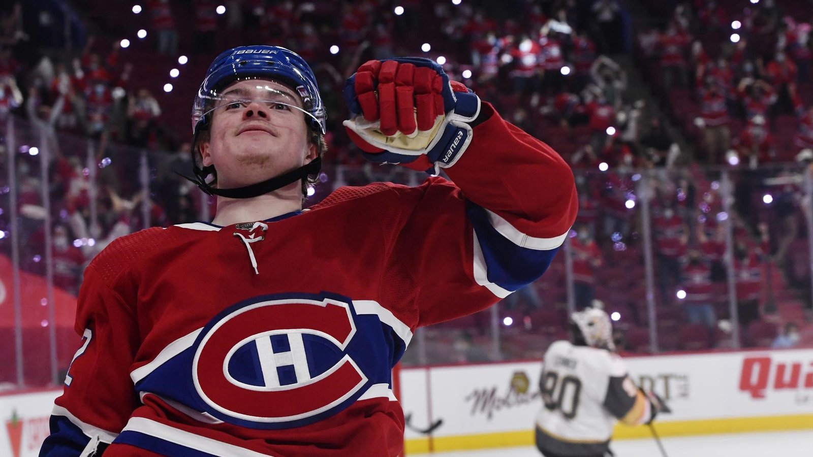 Cole Caufield nous montre le faux one-timer que Martin St-Louis lui a appris à l'entraînement.