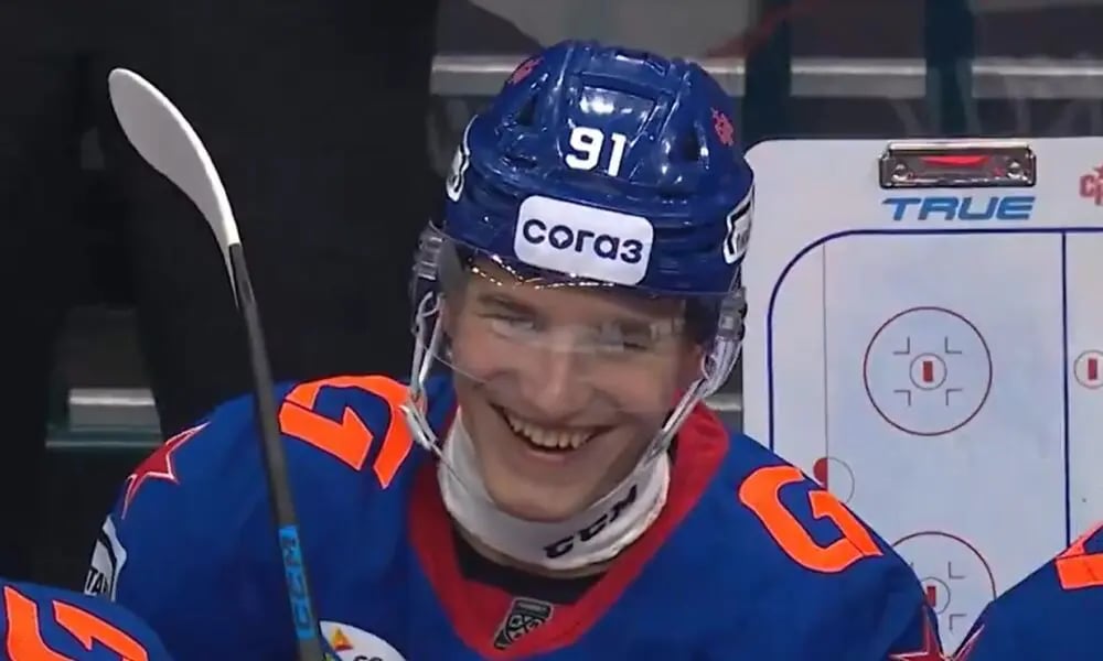Nikita Zadorov croit que les Blackhawks ont fait une erreur de ne pas choisir Ivan Demidov