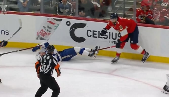 La LNH suspend Aaron Ekblad pour son geste contre Brandon Hagel