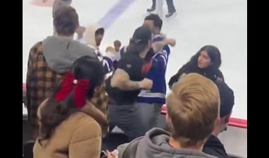 Un homme fait l'objet d'une enquête pour l'agression de deux fans des Leafs lors d'un match des Flyers