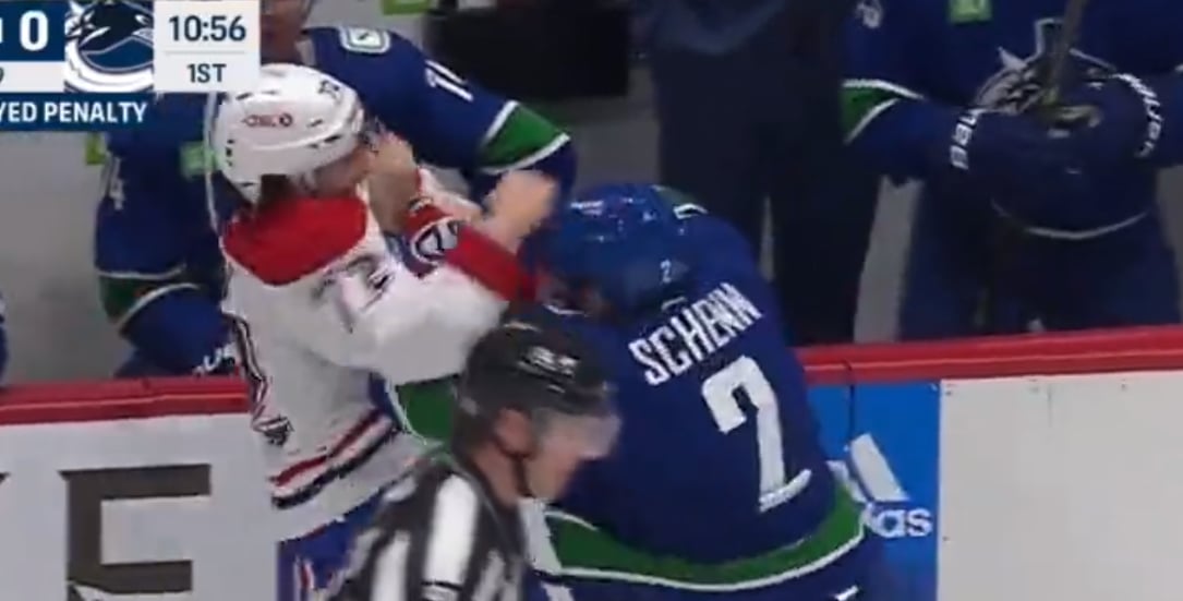 Arber Xhekaj se porte à la défense de Juraj Slafkovsky et jette les gants contre Luke Schenn 