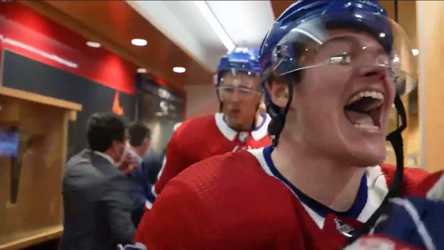 Cole Caufield lance la blague de la soirée après la victoire du Canadien!