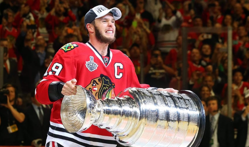 C'est maintenant officiel, Jonathan Toews sera de retour dans la LNH
