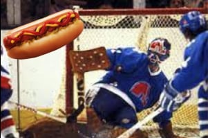 John Garrett raconte la fois où il gardait les buts avec un hot-dog coincé dans sa jambière