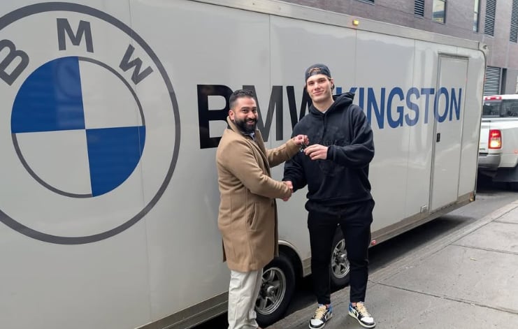 Juraj Slafkovsky se paye une magnifique BMW juste avant Noël