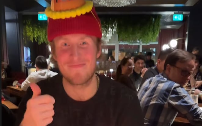 Les joueurs ont fêté le 27e anniversaire de Patrik Laine avant leur départ pour Washington