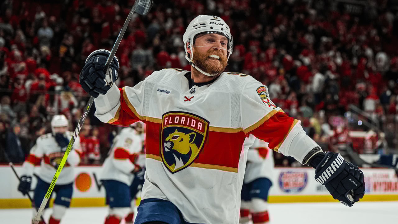 Si les Panthers n'arrivent pas à le signer, Kent Hughes doit aller chercher Sam Bennett