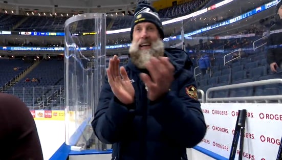 Joe Thornton profite de son séjour à Québec alors qu'il coach une équipe Pee-Wee