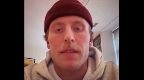 Patrik Laine répond à un partisan qui lui demande comment il gère cette blessure mentalement