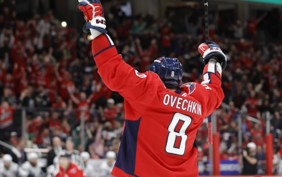 Alex Ovechkin inscrit son 32e tour du chapeau en carrière et s'approche dangereusement du record de Wayne Gretzky