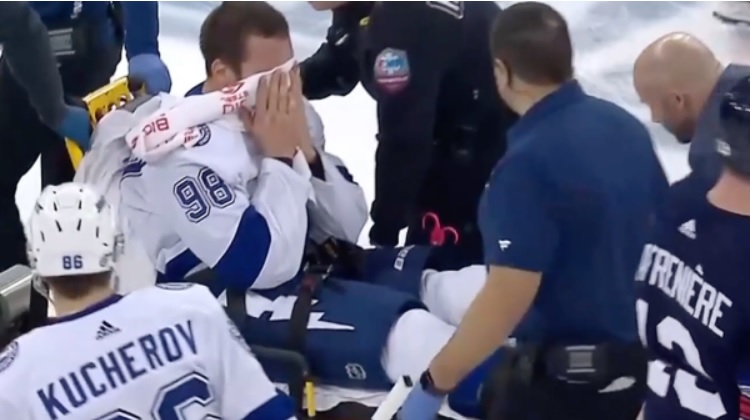 Mikhail Sergachev donne une triste mise à jour de sa blessure