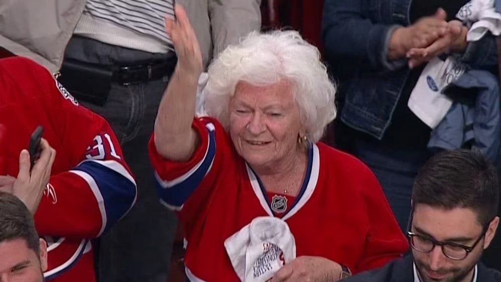 Élise Béliveau offre un cadeau en or à PK Subban 