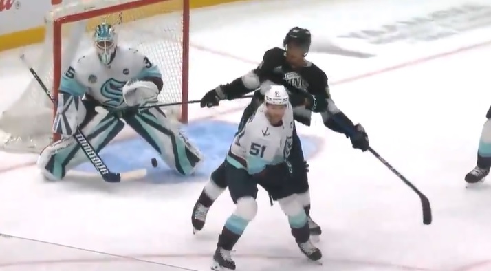 Quinton Byfield marque le but de l'année dans la LNH!