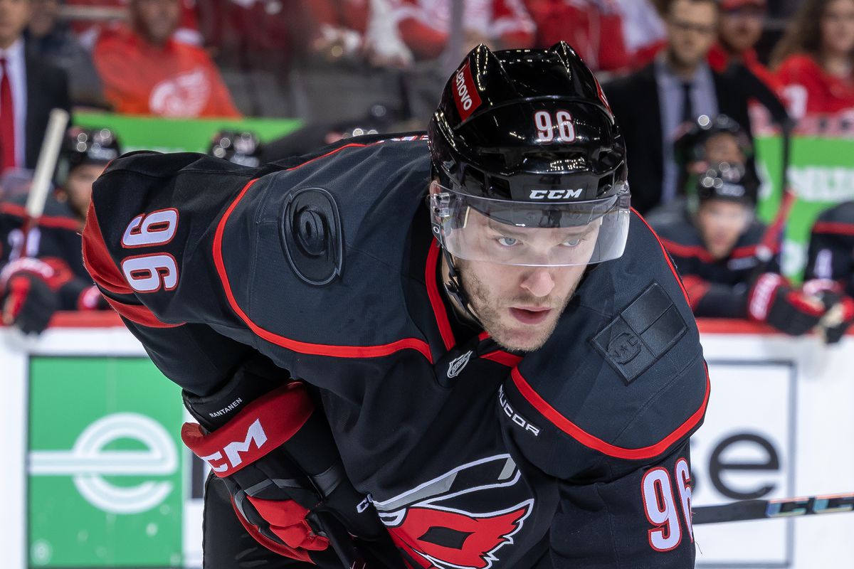 Les Hurricanes ont trouvé la solution parfaite pour tous ceux qui ont acheté le chandail de Mikko Rantanen