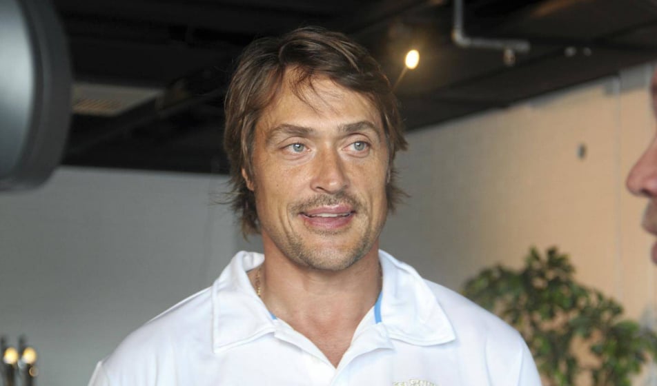 Teemu Selanne explique pourquoi il a attendu 4 ans après son repêchage pour jouer dans la LNH