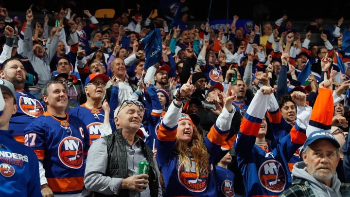 Des partisans des Islanders ont posé un geste douteux avant le match face au Canadien