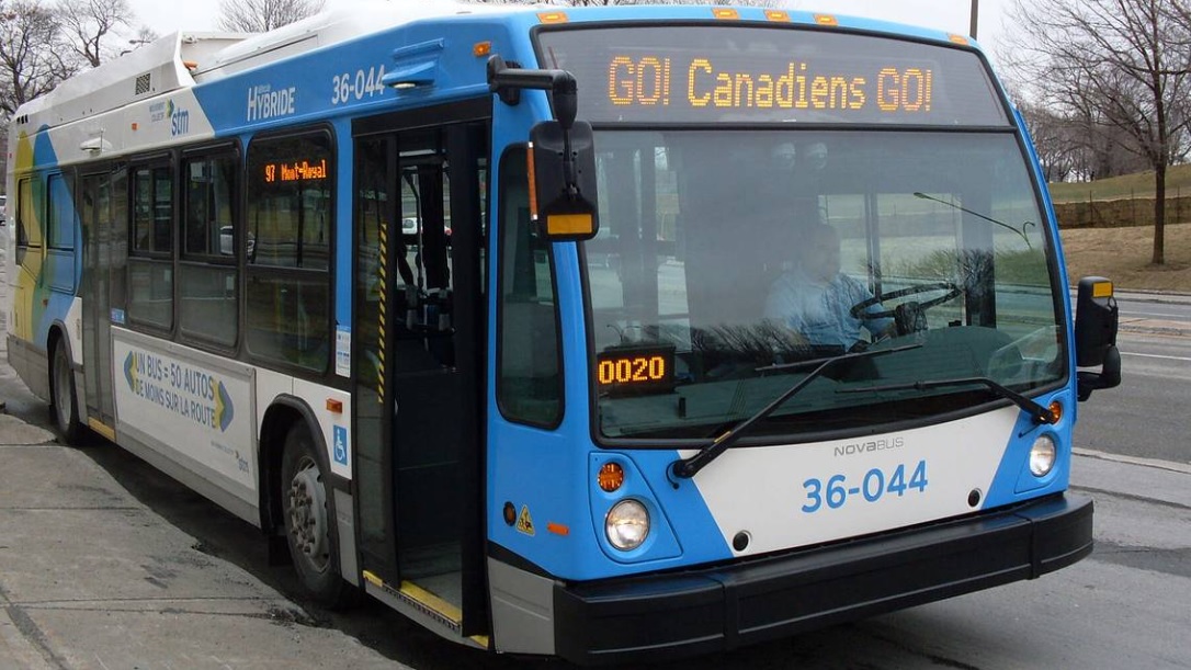 La STM forcée de changer les inscriptions ''GO! Canadiens GO!'' de ses autobus