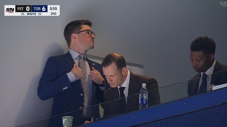 Les partisans des Maple Leafs narguent Kyle Dubas à son retour à Toronto