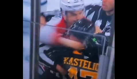 Arber Xhekaj atteint un arbitre directement au visage