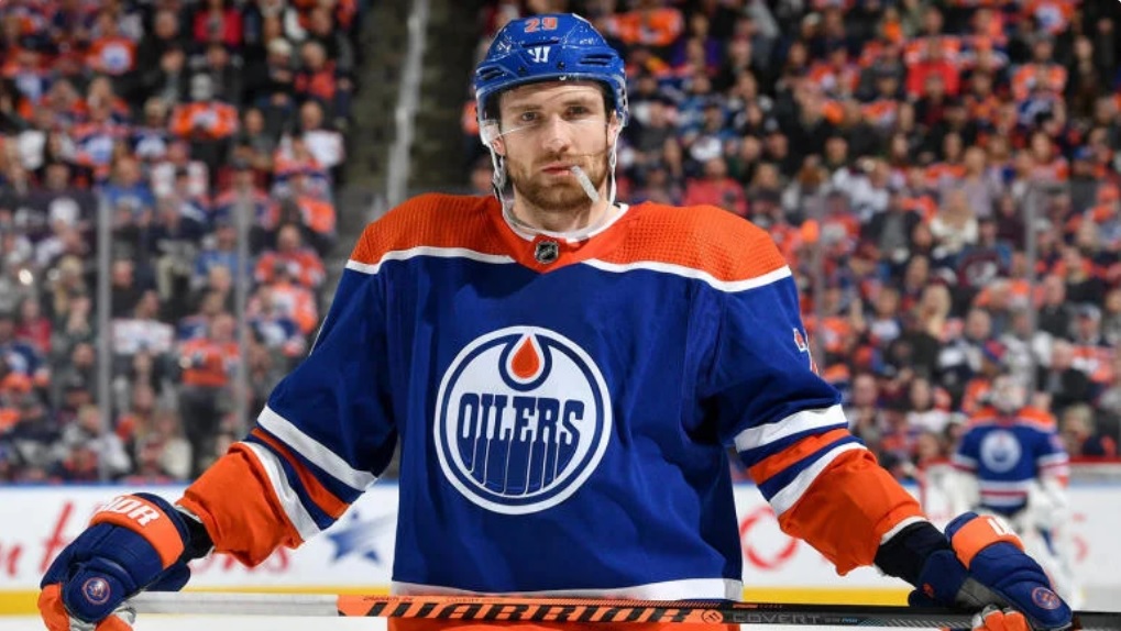 Leon Draisaitl est sévèrement pointé du doigt pour la défaite des Oilers