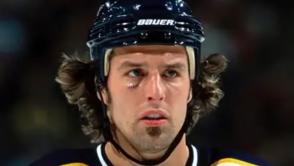 Tyson Nash, un ancien joueur de la LNH, s'est fait volé presque 2 millions de dollars