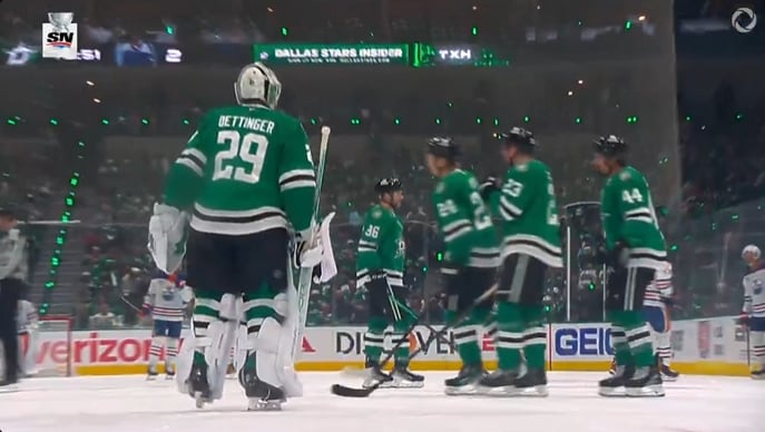 Jake Oettinger est chassé du match après seulement 7 minutes de jeu