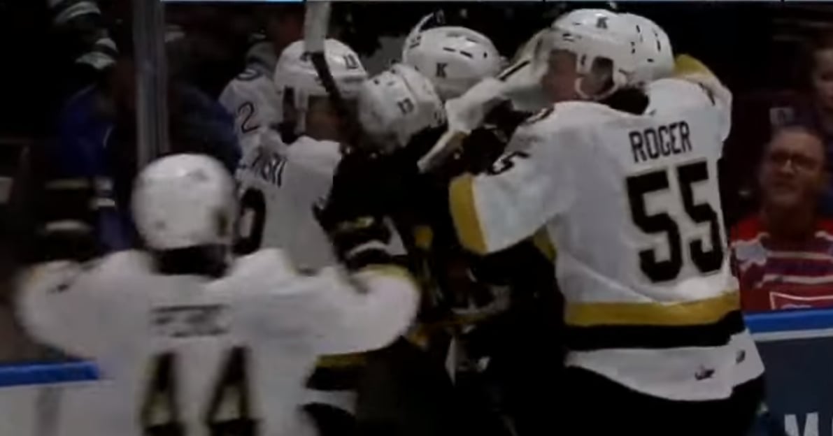 VIDÉO | Shane Wright marque le but gagnant et envoie Oshawa en vacances! 