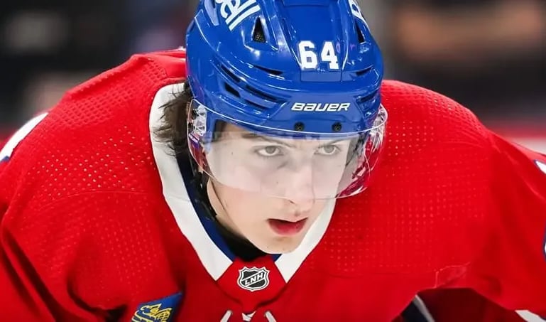 David Reinbacher accompagne le Canadien dans l'Ouest américain