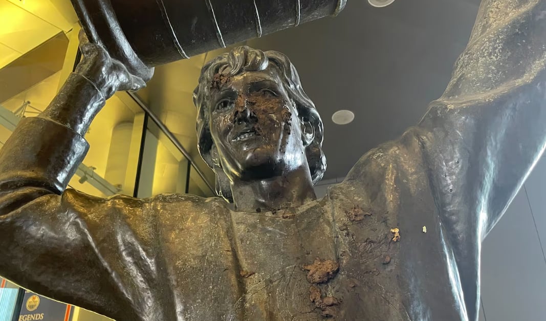 La statue de Wayne Gretzky vandalisée à Edmonton