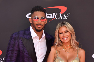 L'ex-femme d'Evander Kane apporte de nouvelles accusations
