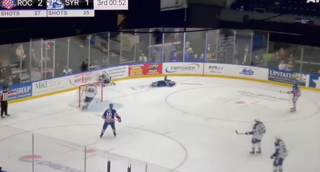 Lukas Rousek victime d'une charge assassine de la part de Darren Raddysh